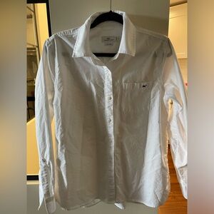 VINEYARD VINES. Relaxed button down cotton blouse. Size 10. Great condition.